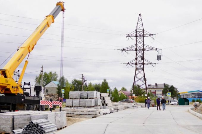 В Пурпе «пьяную» дорогу оденут в асфальт и озеленят