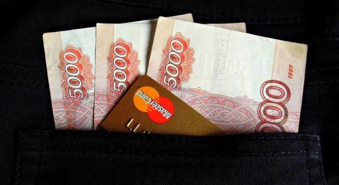 Как санкции в отношении российских банков повлияют на жизнь: ответ эксперта