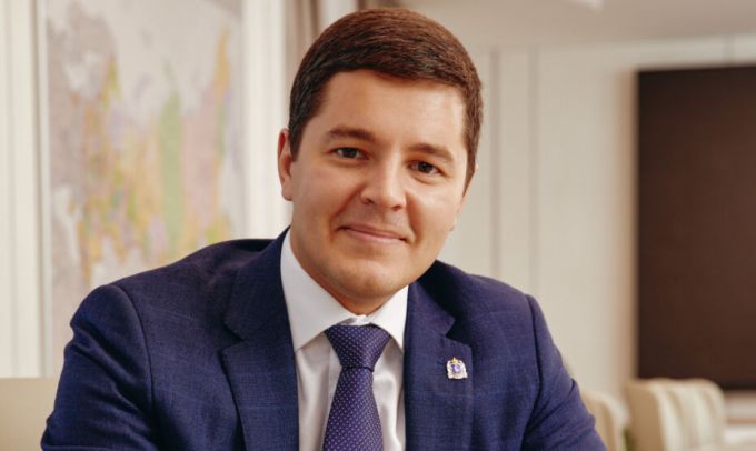 Губернатор ЯНАО Дмитрий Артюхов поздравил ямальских женщин с Днем матери