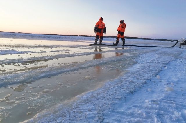 На переправе Салехард – Лабытнанги закрыли вторую полосу