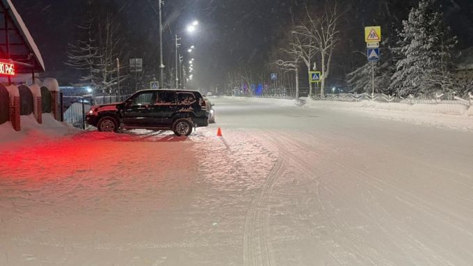 В Тарко-Сале водитель сбил переходившего в неположенном месте дорогу пешехода