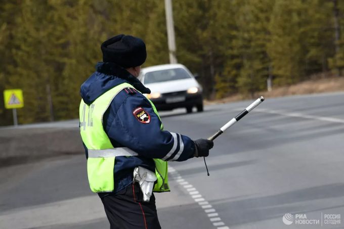 На Ямале осудили водителя, протащившего автоинспектора по дороге