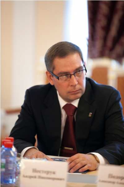 Чиновникам Пуровского района сократили зарплату