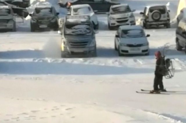 Жителей Ямала удивил лыжник с пропеллером на спине