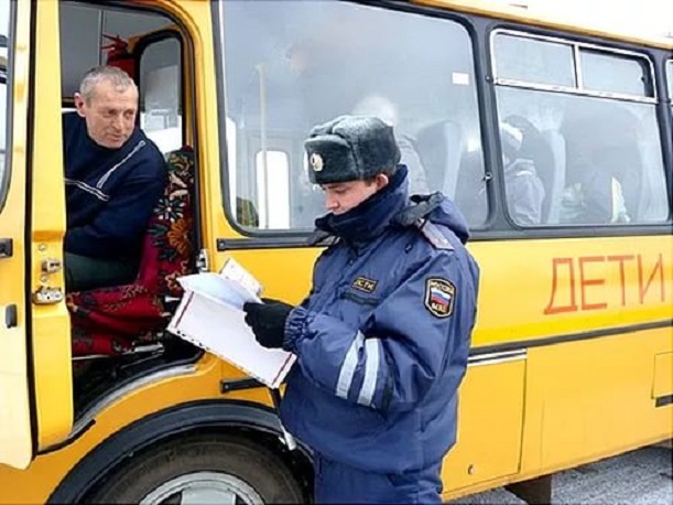 В Приуральском районе при перевозке групп детей забыли о безопасности