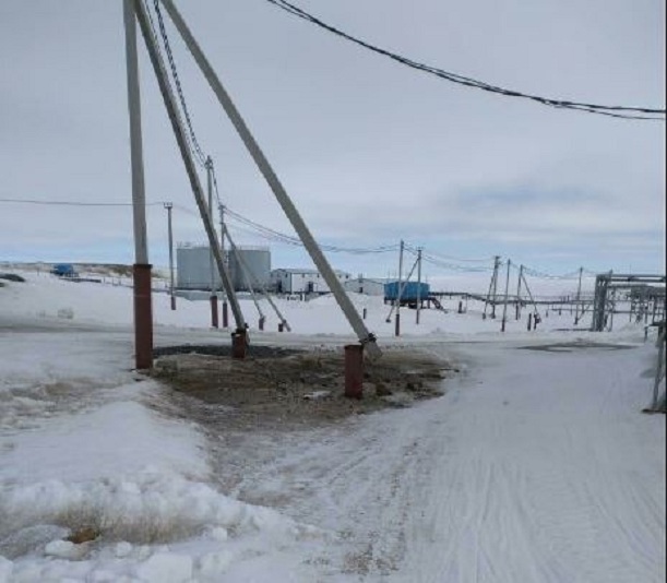 На Ямале пьяный водитель снегохода снес опору ЛЭП