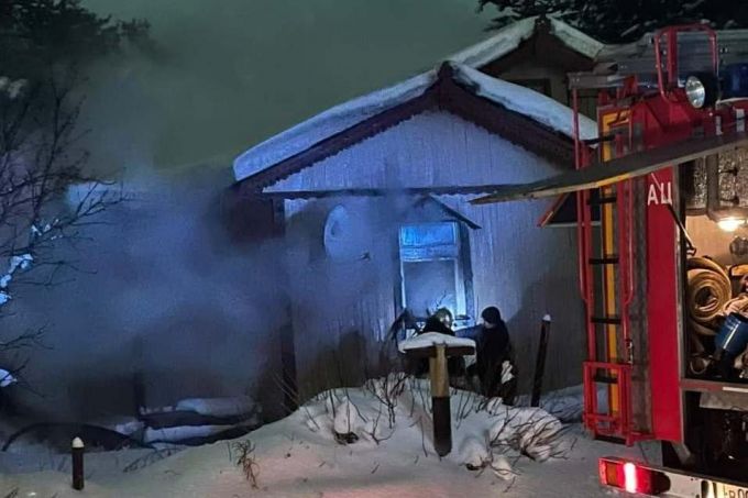 В микрорайоне Вынгапуровский жителю горящего дома удалось эвакуироваться самостоятельно