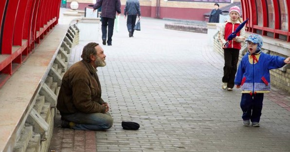 Нелегальные мигранты просили милостыню у жителей Тарко-Сале