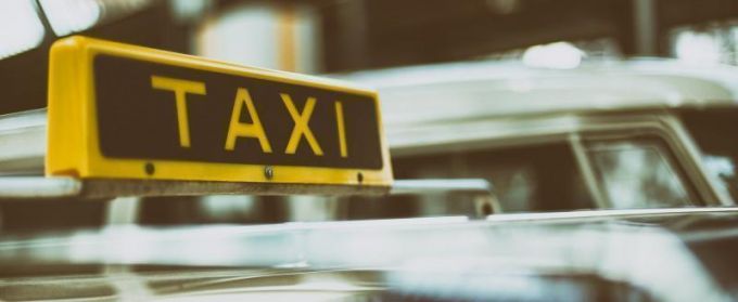 Из-за хамоватого таксиста жительница Нового Уренгоя получила травму