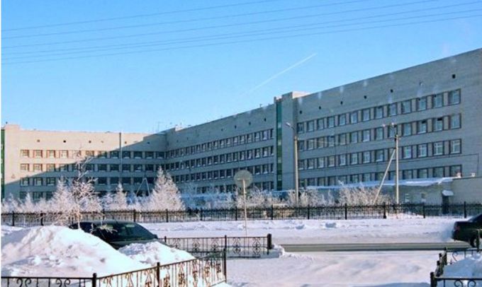 В Новом Уренгое рабочий выжил после попадания под бульдозер