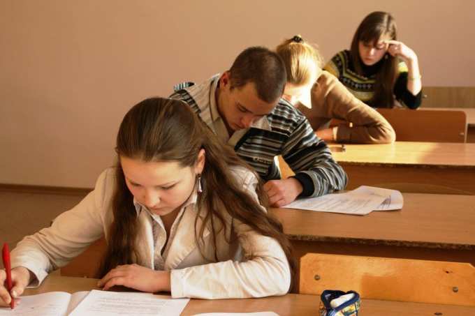 Педагога Ямальского колледжа наказали за пьянку ученицы
