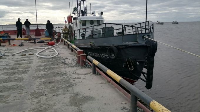 На берегу Оби в ЯНАО полыхал катер