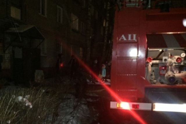 В Новом Уренгое ночью горела девятиэтажка