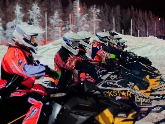 Спортсмены из Нового Уренгоя выиграли гонку на снегоходах в ХМАО.