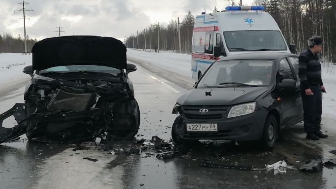 На трассе под Ноябрьском произошло ДТП с двумя пострадавшими