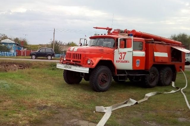 В посёлке Тазовский вспыхнул многоквартирный дом