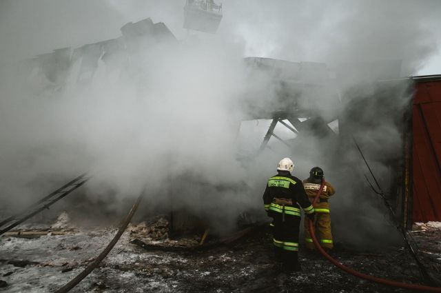 В Пуровском районе при пожаре погибли два человека и пострадала женщина