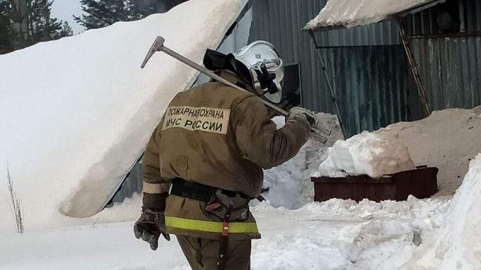 В одном из микрорайонов Ноябрьска произошел крупный пожар