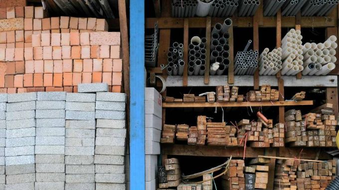 В Пуровском районе мошенница взяла стройматериалы в магазине и скрылась