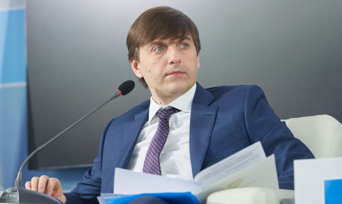 ВПР школьников перенесли с мая на осень