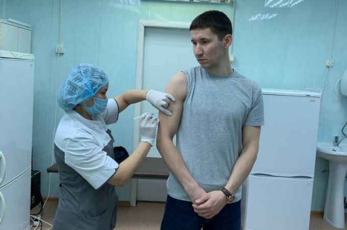 Жителей отдаленных поселков Ямала прививают «Спутник V»