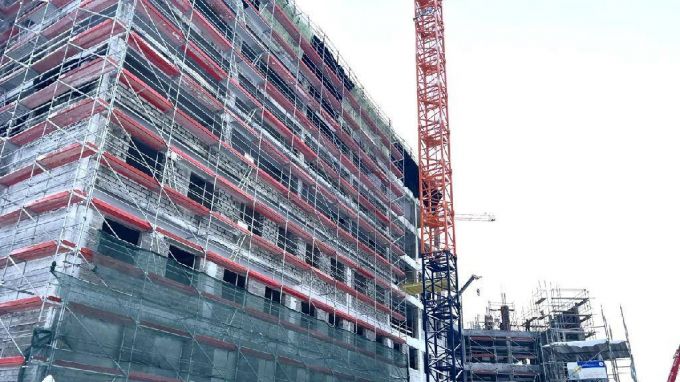 В Новом Уренгое здание хирургии готово на 40%