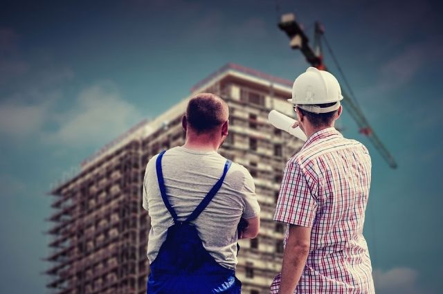 В Новом Уренгое строитель упал с семиэтажной высоты