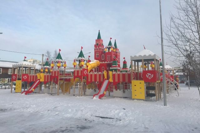 Жителям Нового Уренгоя не хватает лавочек для отдыха и «грибков»