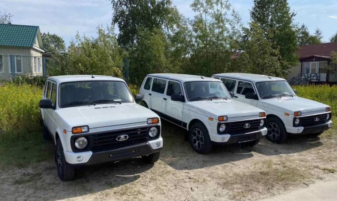 Медики в Пуровском районе получили новые автомобили скорой помощи