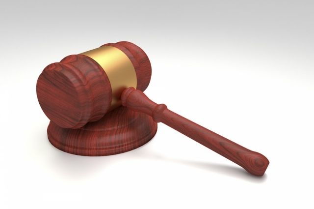 Новоуренгойца будут судить за долги по зарплате и драку с полицейским