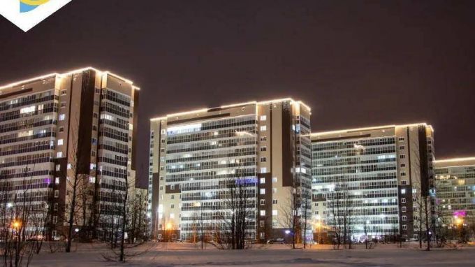 Многоэтажки Нового Уренгоя украсили яркой подсветкой