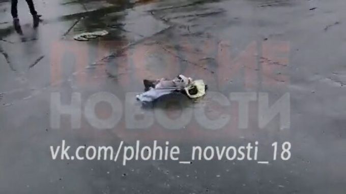 На Ямале женщина полностью разделась на улице в знак протеста