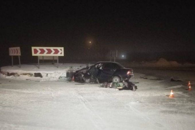 В Новом Уренгое «ВАЗ» врезался в бетонное ограждение. Водитель погиб