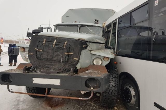 В ДТП в Новом Уренгое 14 января пострадали три человека