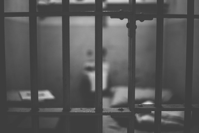 Уговорили попробовать: две несовершеннолетние девушки отравились наркотиками