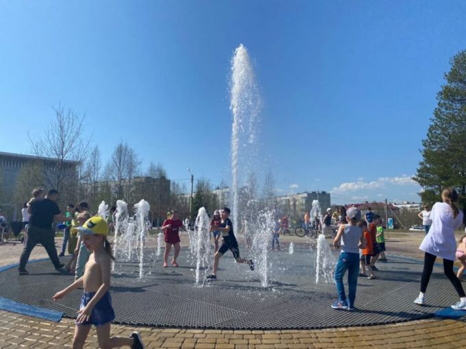 В Ноябрьске запустили фонтан в сквере Ямальский