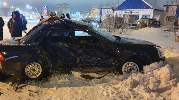 В Ноябрьске столкнулись два отечественных авто: один человек госпитализирован