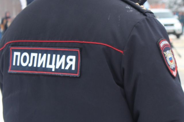 В Тарко-Сале безработные сняли аккумуляторы с припаркованного грузовика