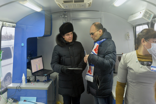 Дмитрий Артюхов в Надыме оценил работу «Мобильного центра здоровья»