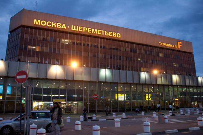 Молния ударила в два самолета. Один летел на Ямал