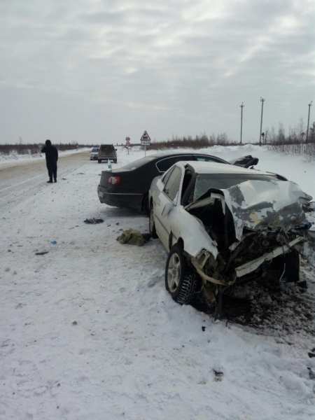 В ДТП под Надымом на «встречке» столкнулись две иномарки