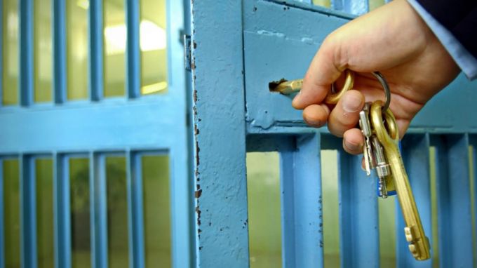 Полиция не поверила губкинцу, нашедшему у себя дома зарезанного мужчину