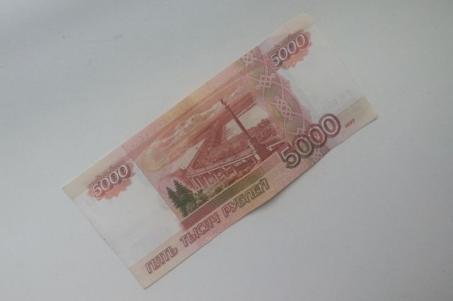 Полицейские Нового Уренгоя изъяли в банке фальшивую купюру