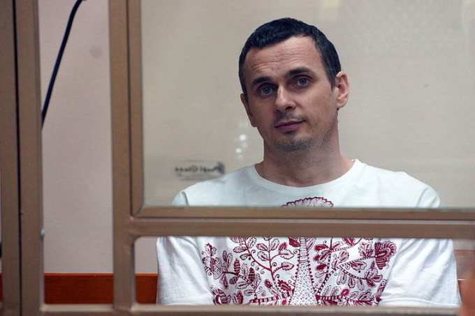К голодающему в ямальской колонии Сенцову пустили священника со второй попытки