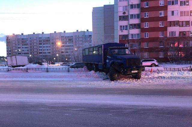 На Ямале пьяный водитель грузовика спровоцировал ДТП