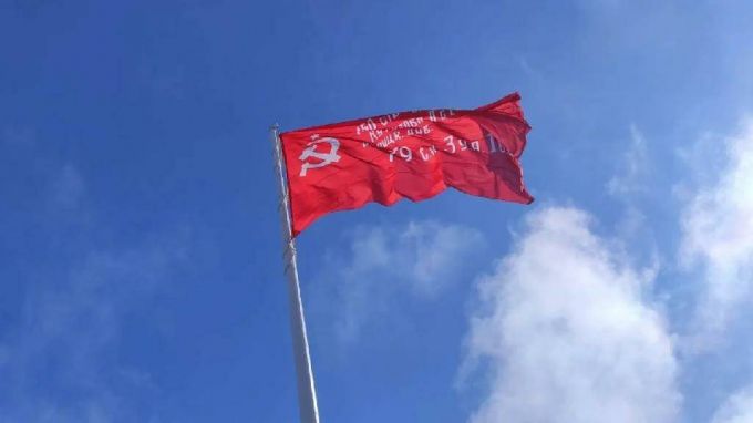 Над Новым Уренгоем подняли Знамя Победы
