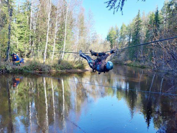 Школьники из Ноябрьска проверили навыки выживания в лесу