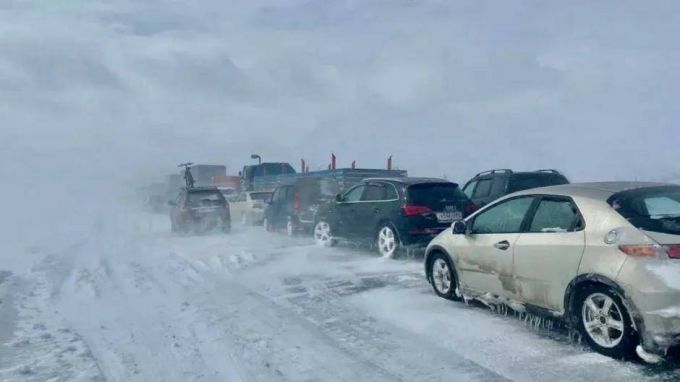 В ЯНАО из-за непогоды закрывают дороги