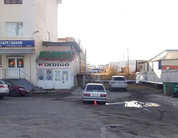 В Ноябрьске авто наехало на человека задним ходом