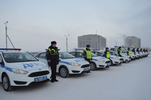 Полицейский автопарк Ямала пополнили 16 служебных автомобилей